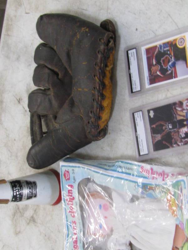 lot 21 image: Sports Memorabilia