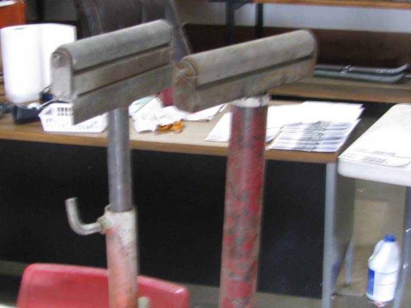 lot 44 image: Roller Supports