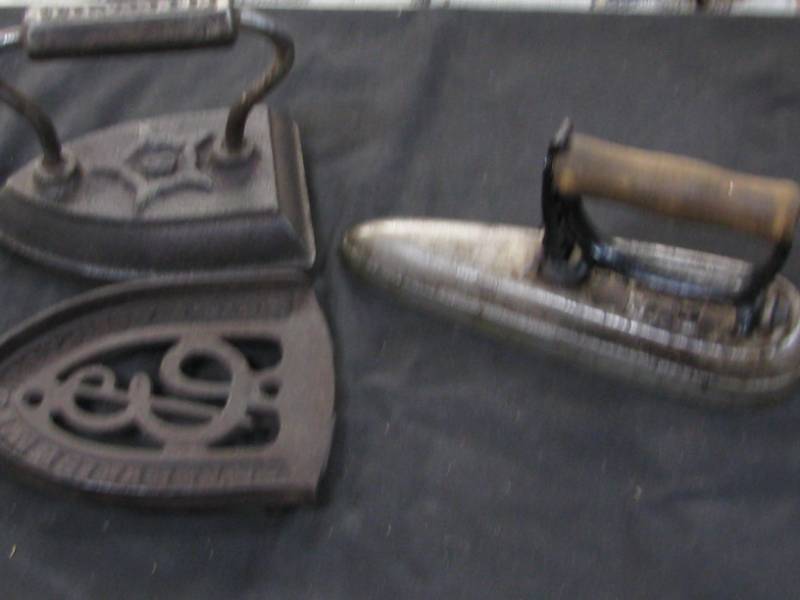 lot 65 image: Sad Irons