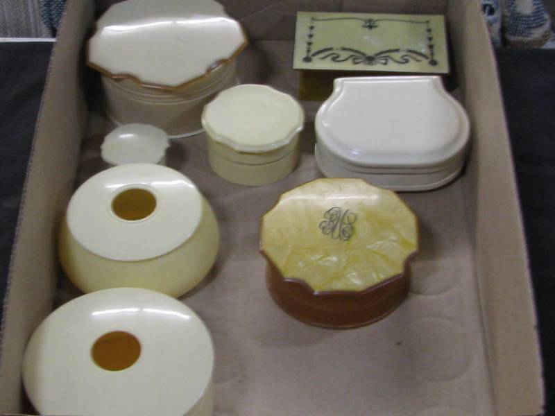 lot 71 image: Celluloid Make-up Items