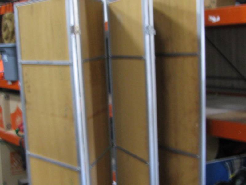 lot 81 image: Folding Divider