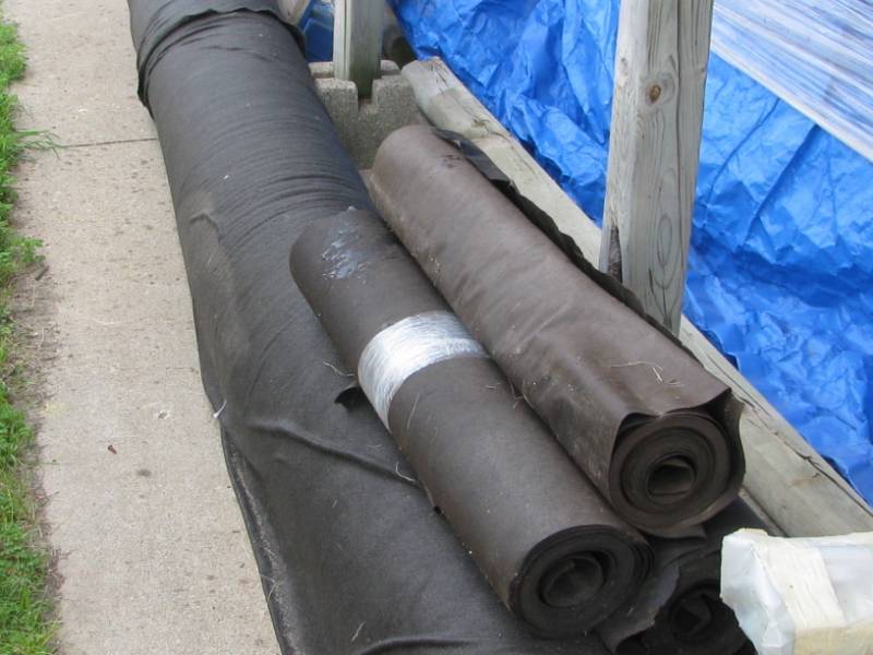 lot 84 image: Roll of Matting