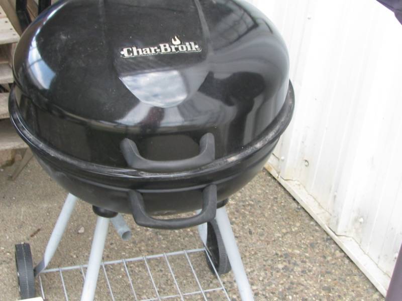 lot 89 image: Charcoal Grill