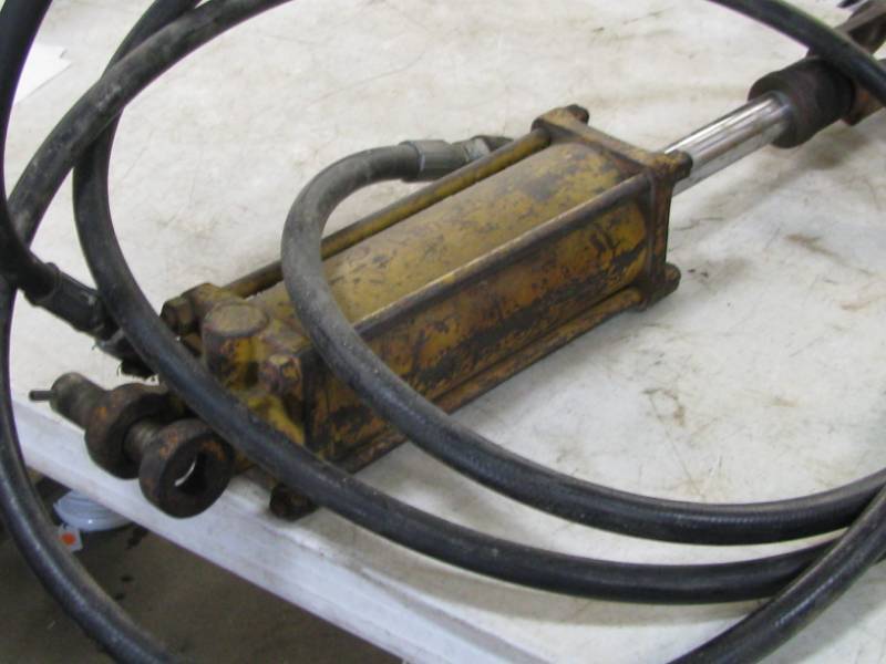 lot 93 image: Hydrolic Ram