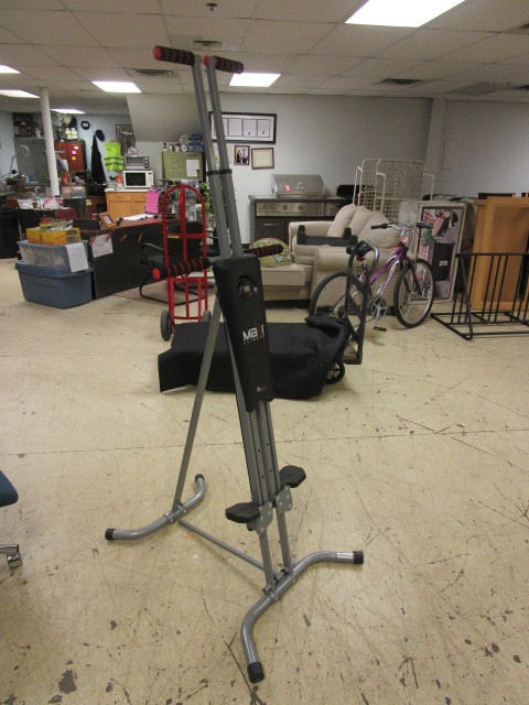 lot 614 image: MAXI CLIMBER VERTICAL CLIMB MACHINE