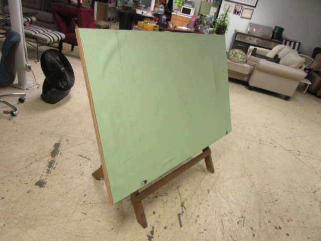 lot 628 image: DRAFTING TABLE
