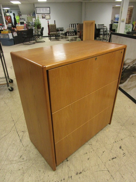 lot 633 image: LATERAL FILE CABINET