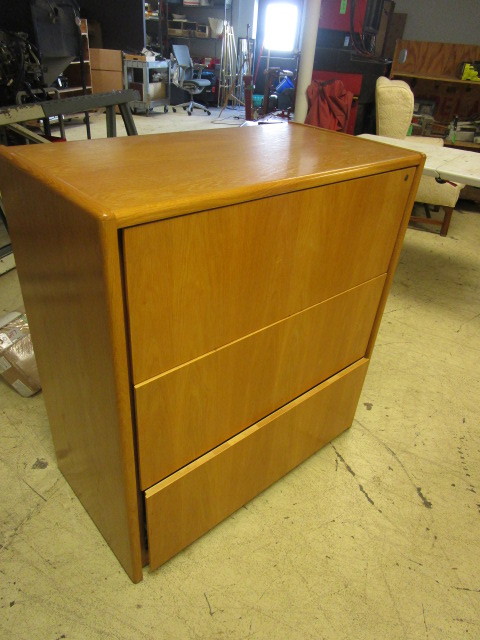 lot 634 image: LATERAL FILE CABINET