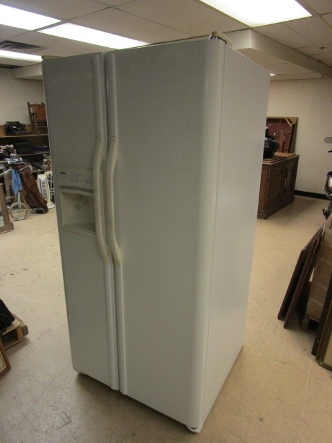 lot 637 image: CLEAN SIDE BY SIDE KENMORE REFRIGERATOR