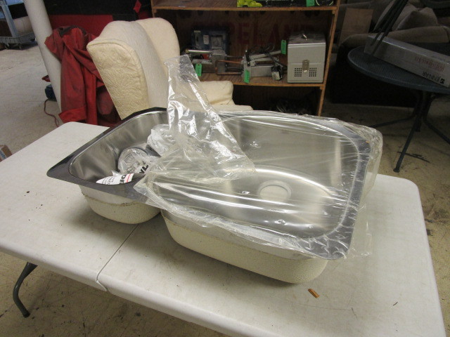 lot 639 image: BRAND NEW STAINLESS STEEL DOUBLE KITCHEN SINK