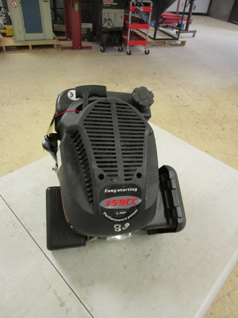 lot 669 image: BRAND NEW LONCIN LAWNMOWER ENGINE