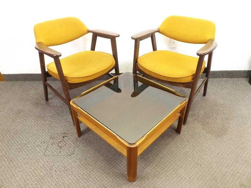lot 3 image: Wood Mid Century 2 Chair and Coffee Table Set
