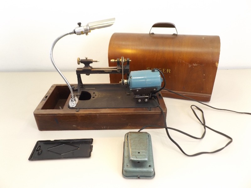 lot 6 image: Hobby Lathe Converted From an Old Singer Sewing Machine