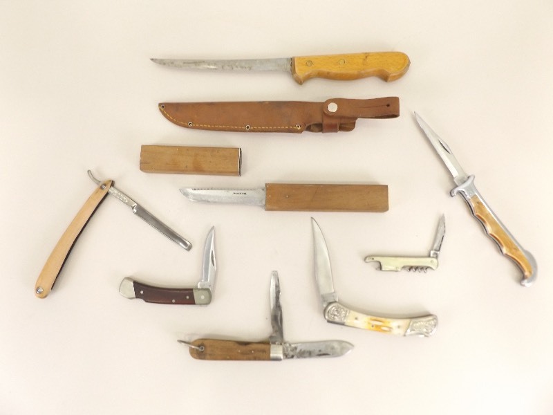 lot 8 image: Lot of Pocket etc. Knives