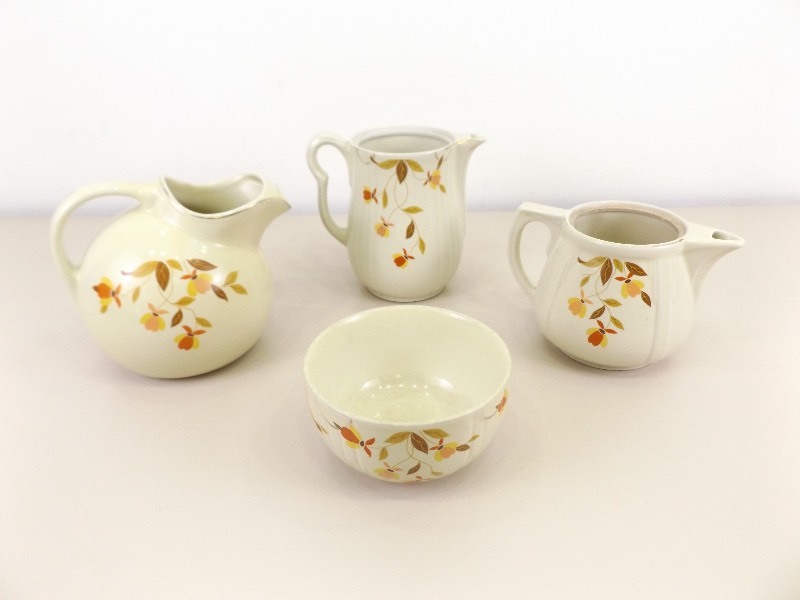 lot 16 image: Lot of Halls Superior Autumn Leaf Pattern Pitchers and Bowl