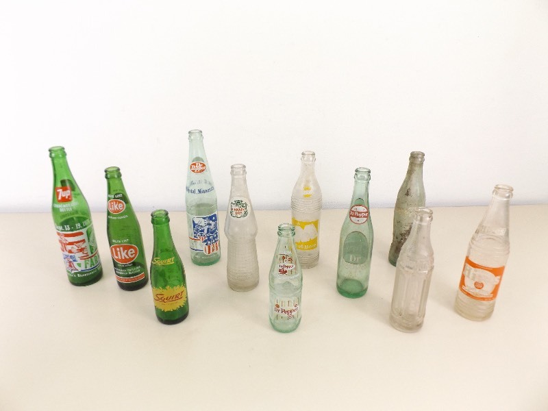 lot 26 image: Lot of Vintage Soda Pop Bottles