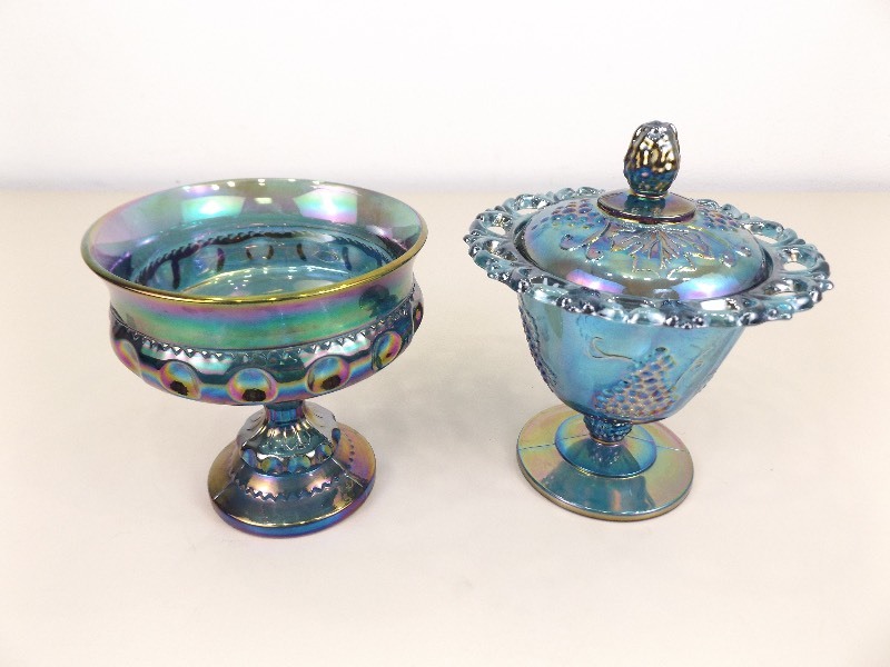 lot 33 image: 2 Vintage Footed Carnival Glass Covered etc. Compotes