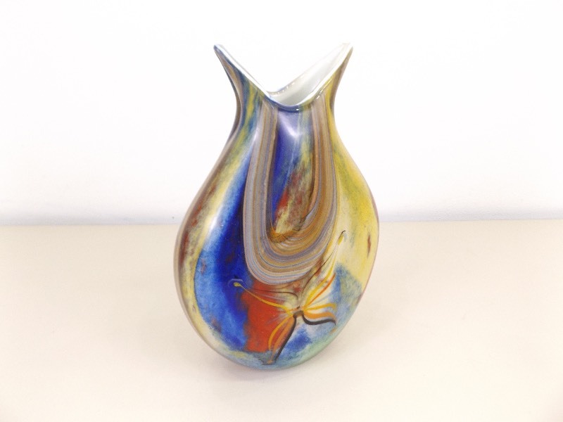 lot 40 image: Heavy 12 Hand Blown Decorative Flower Vase