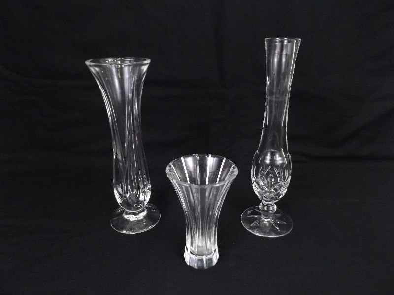 lot 39 image: 3 MINT Waterford Crystal Bud Vases