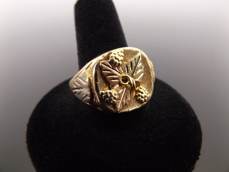 lot 54 image: 10k Black Hills Yellow Gold MENS Ring Size 12