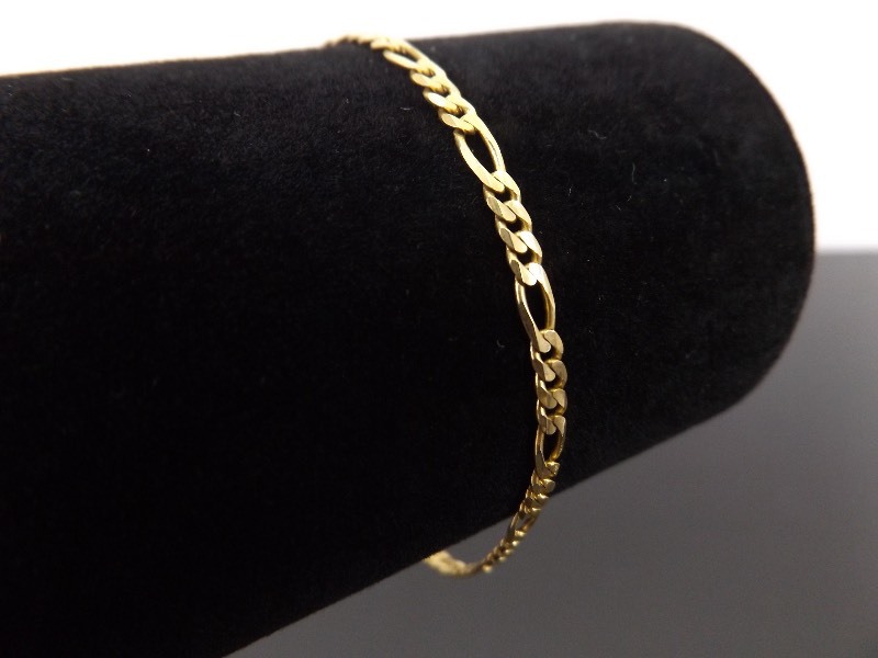 lot 59 image: 14k Yellow Gold Figaro Link Bracelet