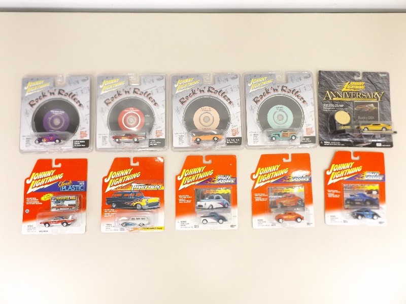 lot 78 image: Lot of 10 Vintage Johnny Lightening