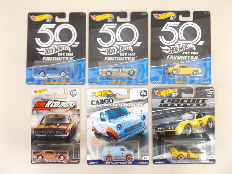 lot 79 image: Lot of 6 Hot Wheels Real Riders