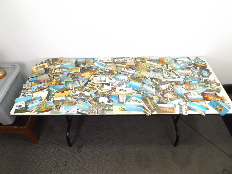 lot 98 image: LARGE Vintage Post Card Collection