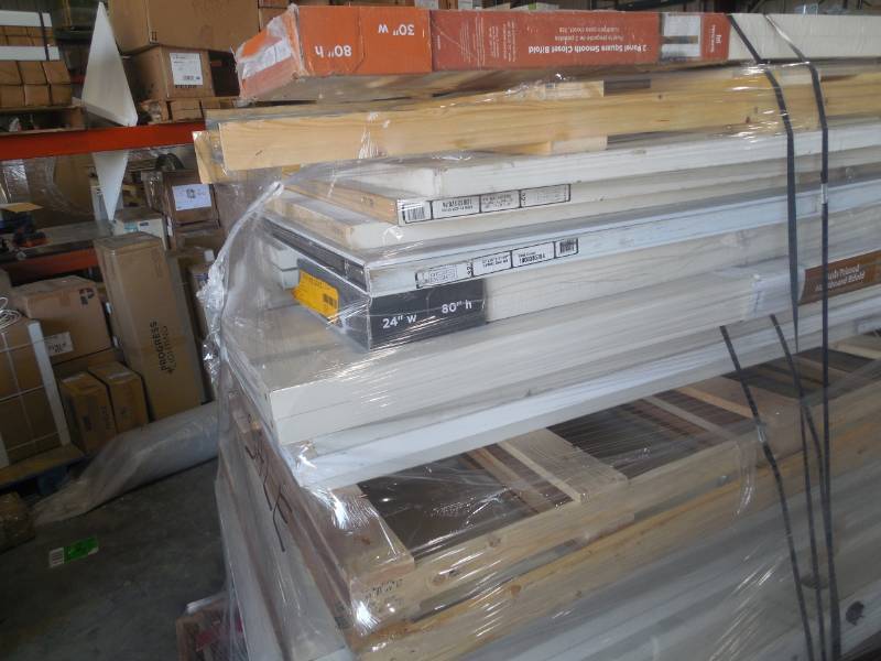 PALLET LOT OF DOORS, DOORS