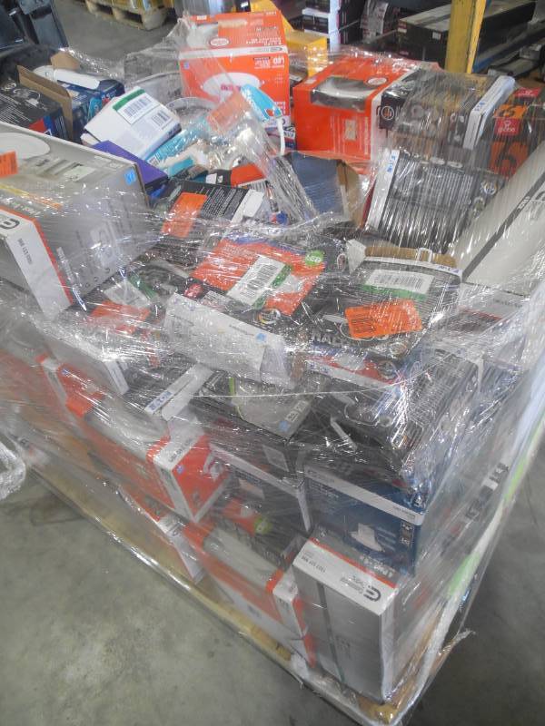 PALLET LOT OF LIGHTING