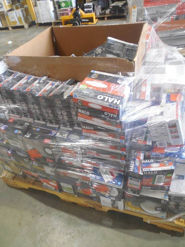 PALLET LOT OF LIGHTING