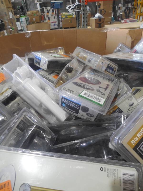 PALLET LOT OF TUB DRAINS