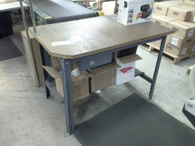 lot 52 image: Table and Metro Cart