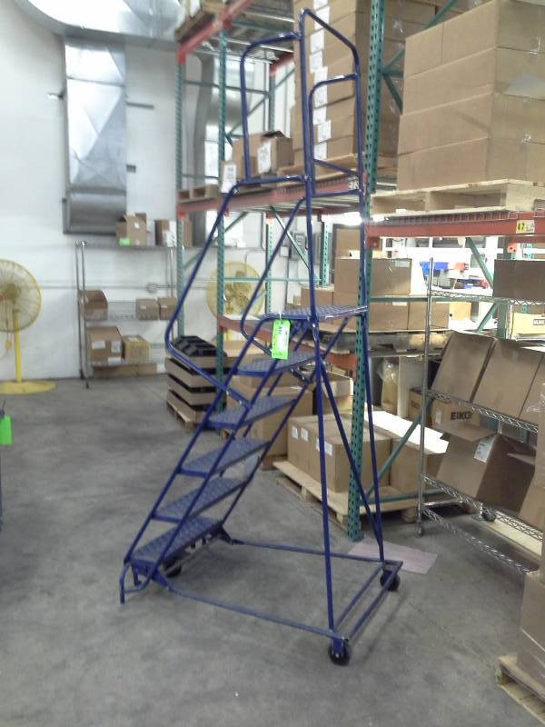 lot 56 image: 1995 Louisville Ladder Corp. 5ft. Steel Warehouse Ladder