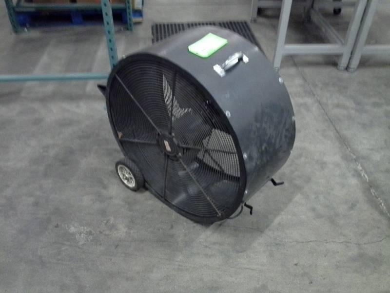 lot 75 image: Dayton 30in. Personal Mobile Circulator