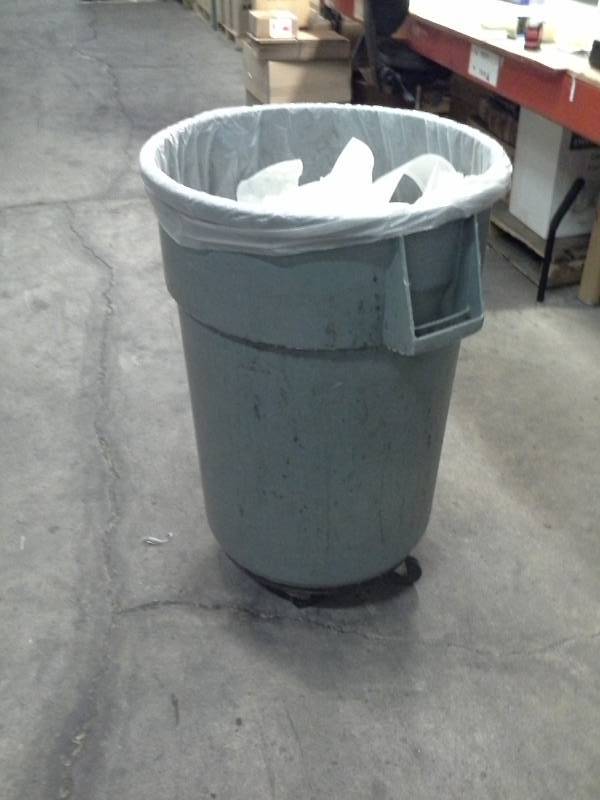 lot 136 image: Rolling Plastic Garbage Can