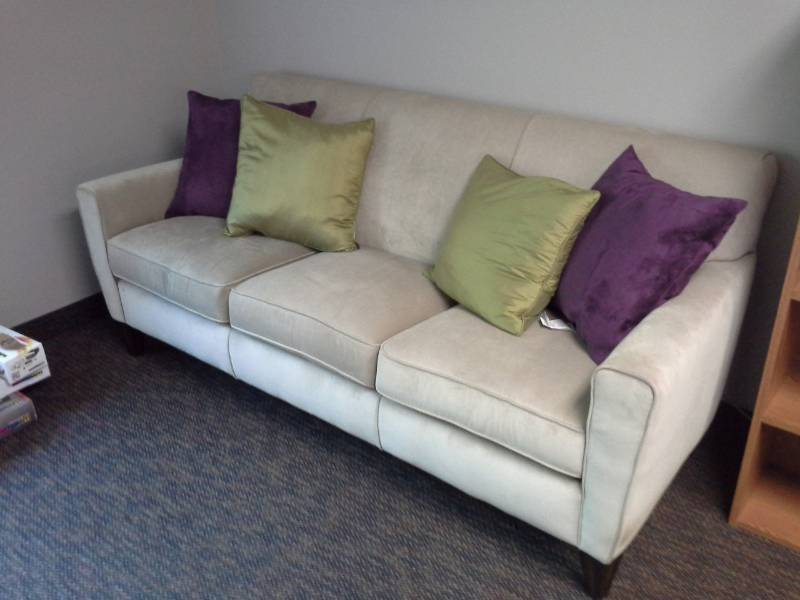 lot 1005 image: Living Room Couch