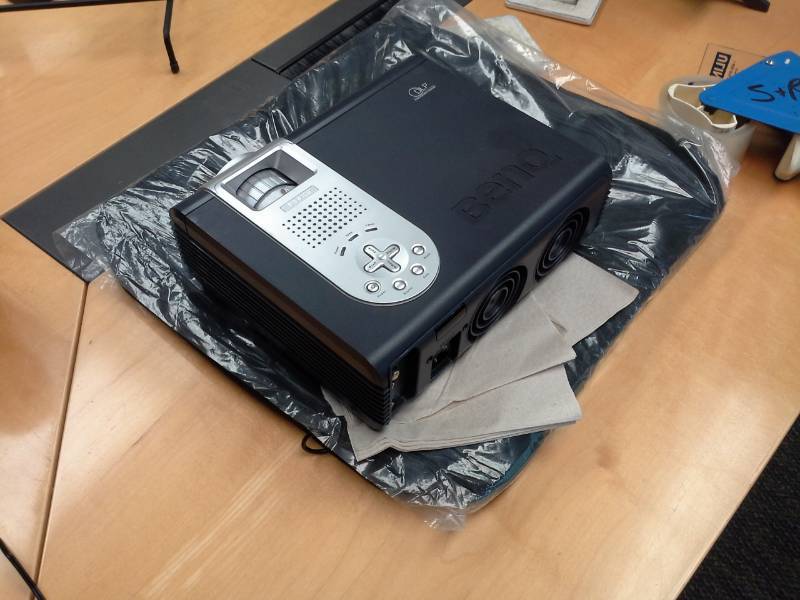 lot 1016 image: 2004 Benq Projector
