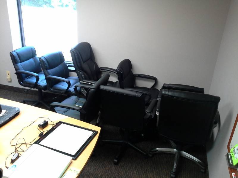lot 1017 image: Lot of (8) Rolling Office Arm Chairs