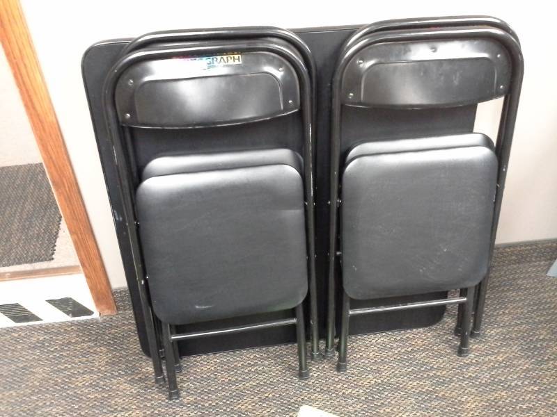 lot 1049 image: Lot of (5) Metal Folding Chairs, Card Table