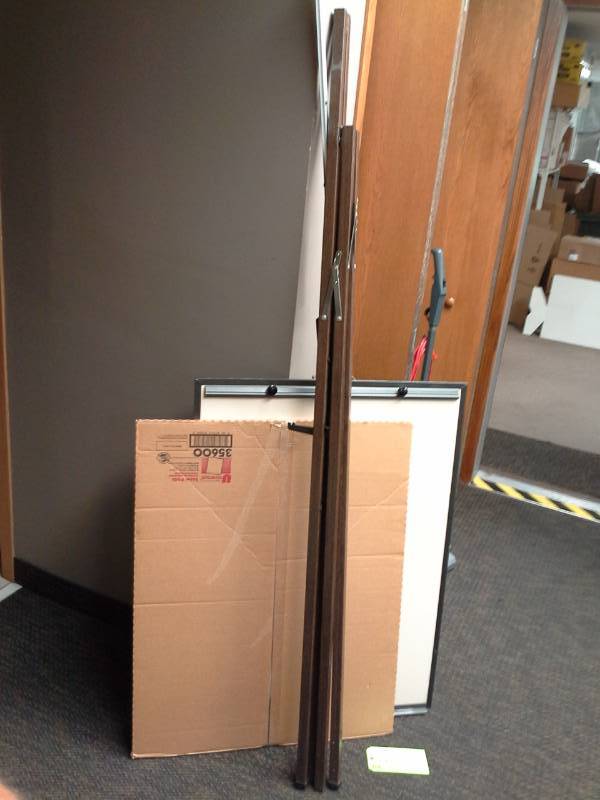 lot 1050 image: Wood Easel with Conference Paper Pads