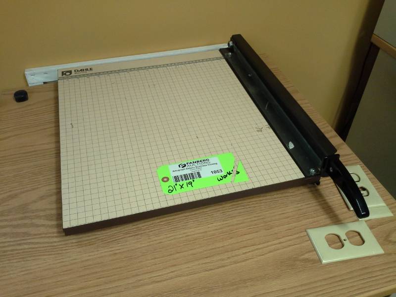 lot 1053 image: Dahle 19in. Paper Cutter