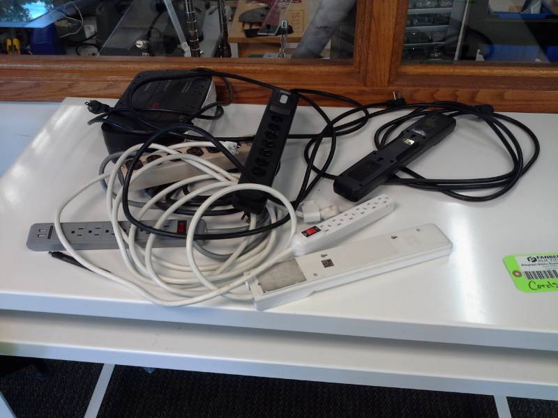 lot 2010 image: Power Strips
