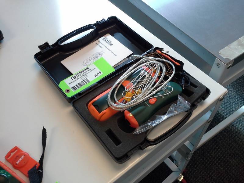 lot 2015 image: Extech HD200 Differential Thermometer Datalogger, Case, Manual