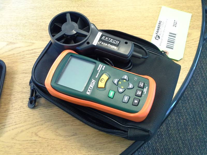 lot 2027 image: Extech Vane Probe CFMCMM Thermo Anemometer, Users Manual, Carry Case