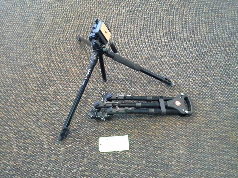 lot 2042 image: King Joy VT-1200 Tripod