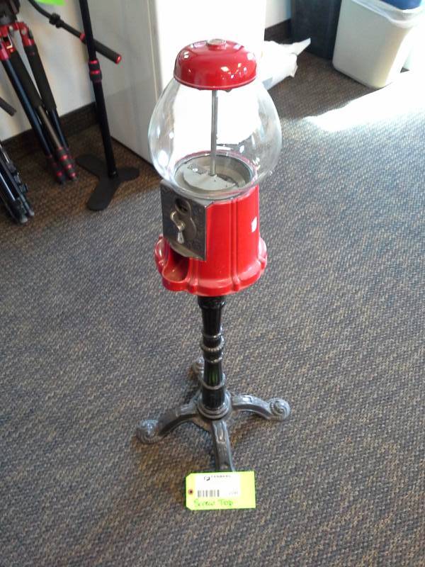 lot 2046 image: $.25 Gumball Machine with Stand