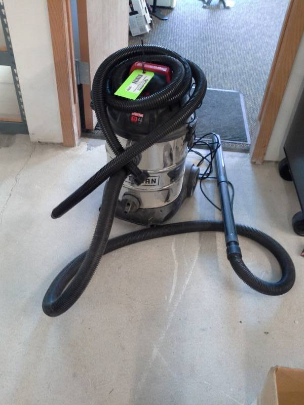 lot 2050 image: Craftsman 8-Gallon WetDry Vacuum