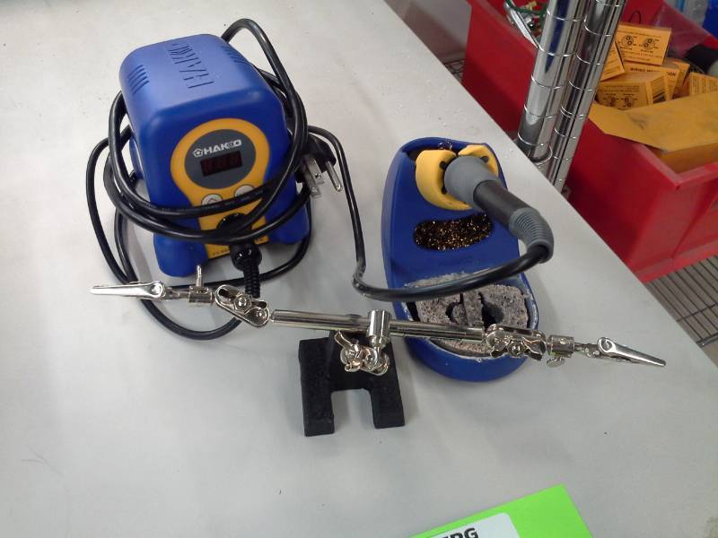 lot 2089 image: Hakko FX-888D Digital Soldering Station, 2-Prong Alligator Clamp Stand