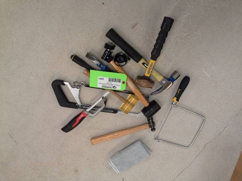 lot 2091 image: Hammers, Mallets, Hacksaws